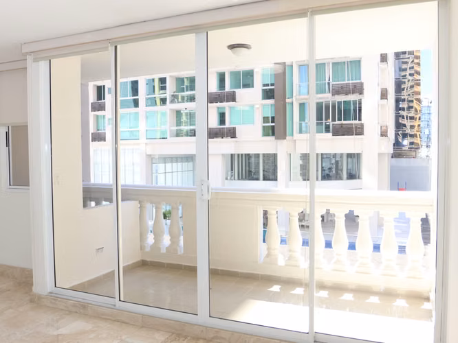 Apartamento en Obarrio I con balcón y remodelado - Imagen 5