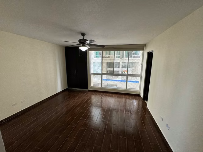 Apartamento en Obarrio I con balcón y remodelado - Imagen 13