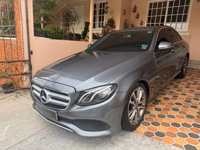 Mercedes Benz E300