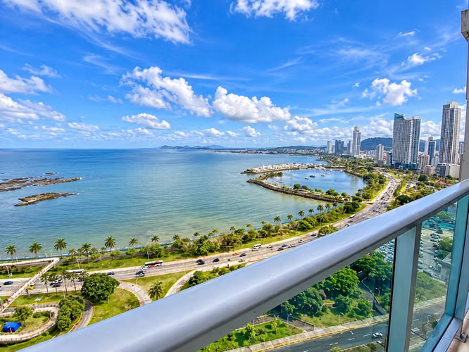 APARTAMENTO AMOBLADO EN AV BALBOA 3 REC 271M FRENTE AL MAR WATERS