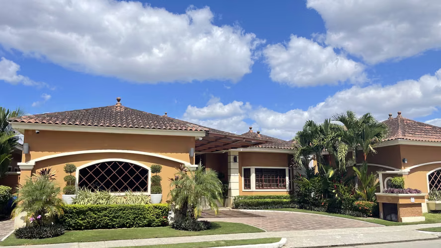 ¡OPORTUNIDAD ÚNICA! Casa de Lujo en Sunset Coast, Costa Sur – Venta Inmediata