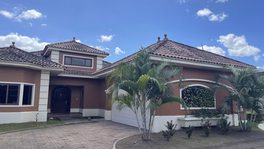 ¡OPORTUNIDAD ÚNICA! Casa de Lujo en Sunset Coast, Costa Sur – Venta Inmediata
