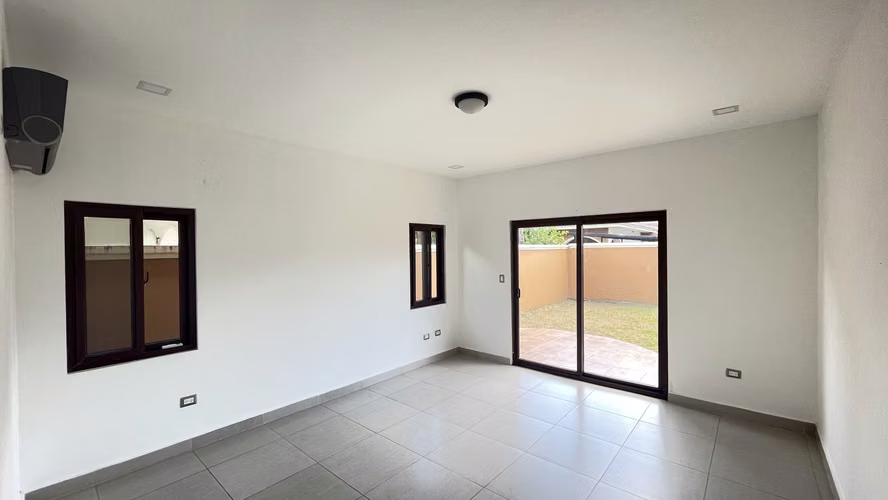 ¡OPORTUNIDAD ÚNICA! Casa de Lujo en Sunset Coast, Costa Sur – Venta Inmediata