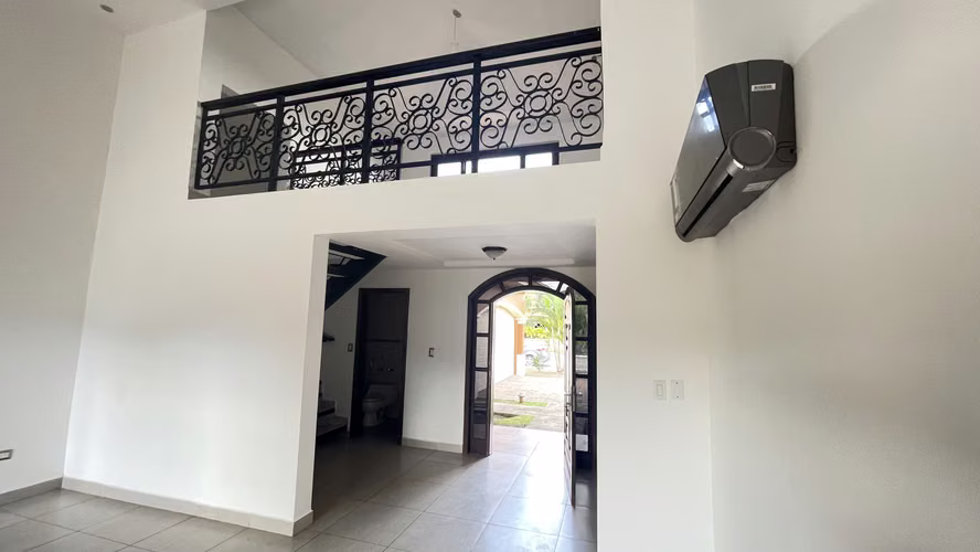 ¡OPORTUNIDAD ÚNICA! Casa de Lujo en Sunset Coast, Costa Sur – Venta Inmediata