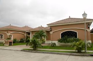 SINGLE OPPORTUNITY! Luxury House in Sunset Coast, South Coast - Immediate Sale