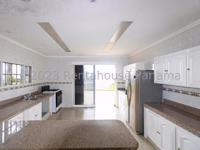 Vendo Casa en Cerro Azul LC25-3841