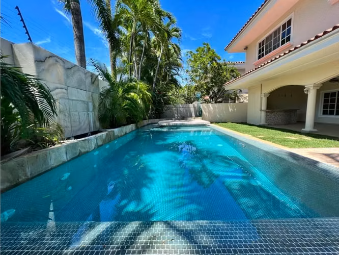CASA EN COSTA DEL ESTE 4 REC Y PISCINA COSTA SERENA