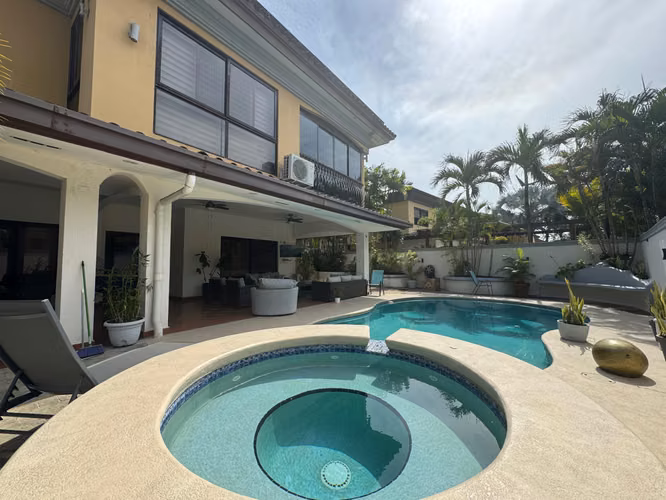 ALQUILER CASA COSTA DEL ESTE 627M2 PISCINA PRIVADA MLD