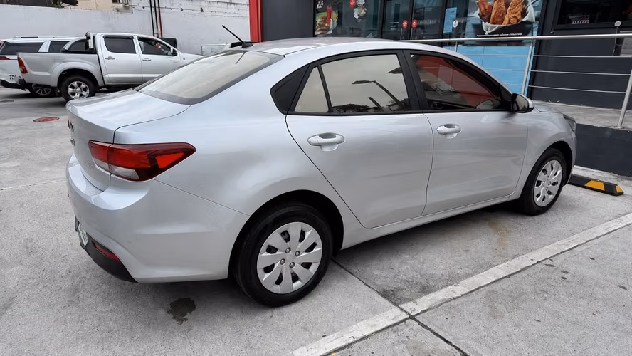 KIA RIO AUTOMATICO