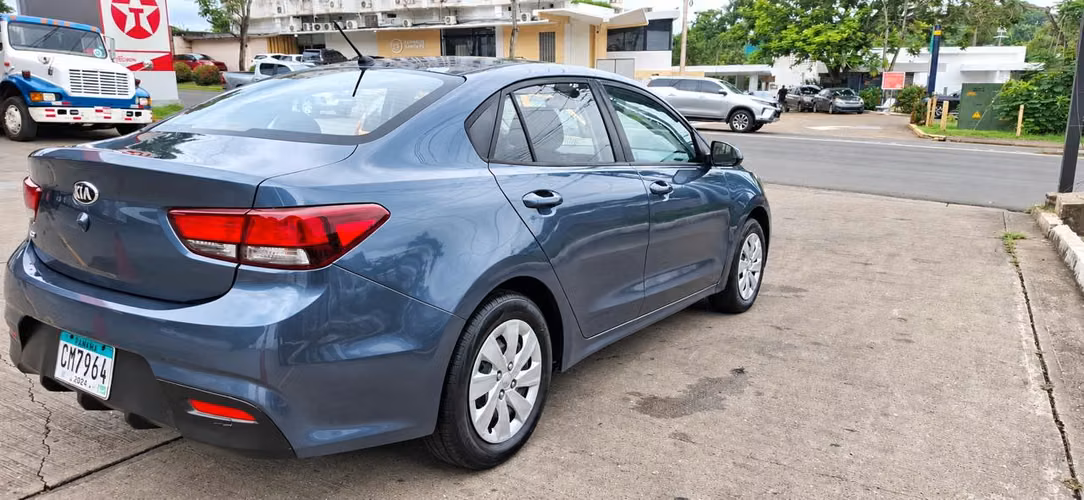 KIA RIO AUTOMATICO