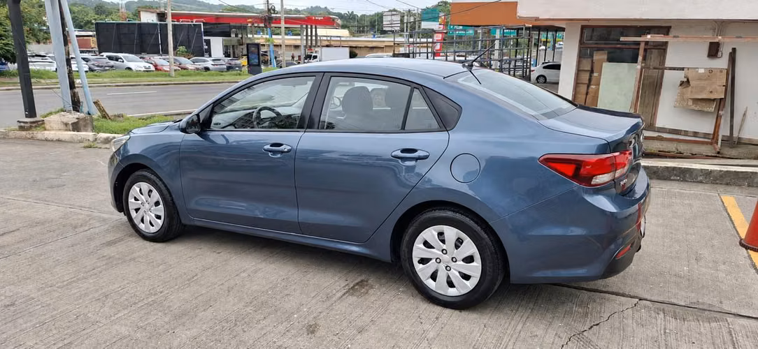 KIA RIO AUTOMATICO