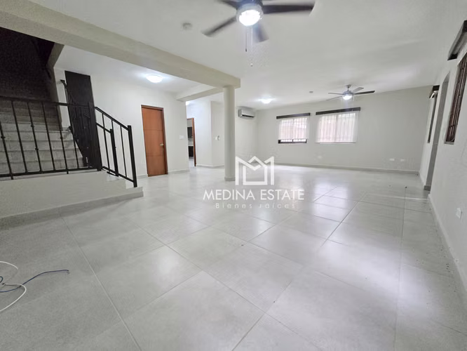ALQUILO TOWNHOUSE EN EMBASSY CLUB, CLAYTON  326 m²  3 RECÁMARAS  JARDÍN - Imagen 2
