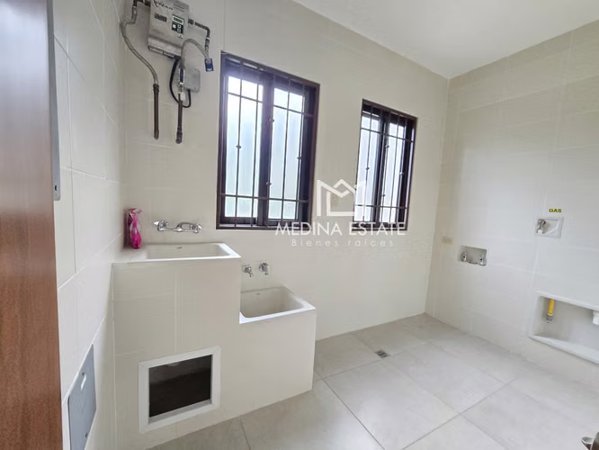 ALQUILO TOWNHOUSE EN EMBASSY CLUB, CLAYTON  326 m²  3 RECÁMARAS  JARDÍN - Imagen 14