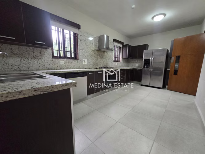 ALQUILO TOWNHOUSE EN EMBASSY CLUB, CLAYTON  326 m²  3 RECÁMARAS  JARDÍN - Imagen 5