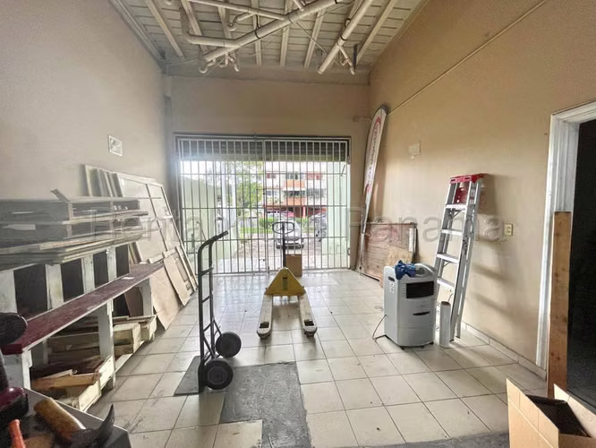 Venta de Galera en Parque Lefevre, cerca de avenida Santa Elena - Imagen 6