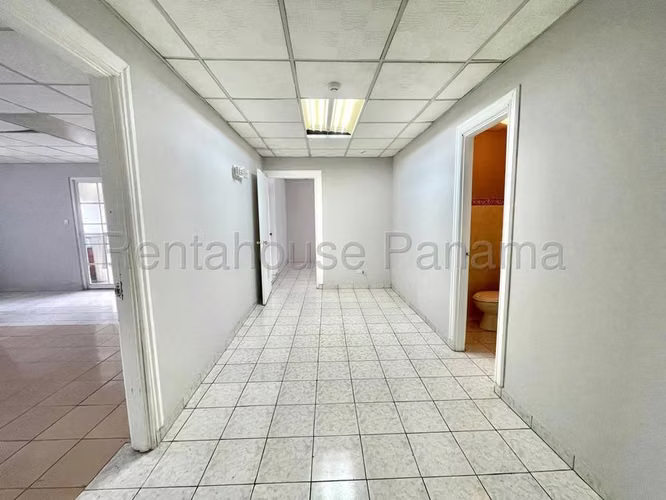 Venta de Galera en Parque Lefevre, cerca de avenida Santa Elena - Imagen 19