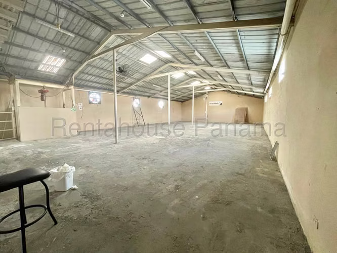 Venta de Galera en Parque Lefevre, cerca de avenida Santa Elena - Imagen 8