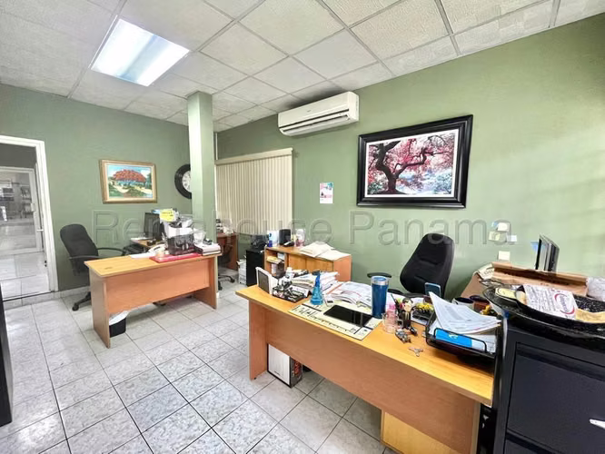 Venta de Galera en Parque Lefevre, cerca de avenida Santa Elena - Imagen 2