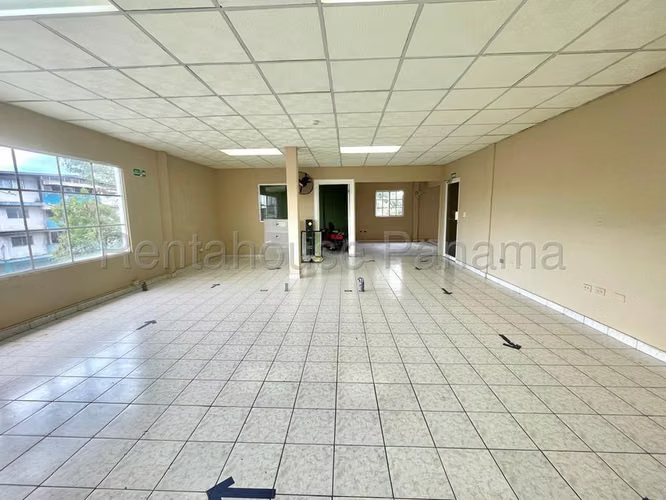 Venta de Galera en Parque Lefevre, cerca de avenida Santa Elena - Imagen 13