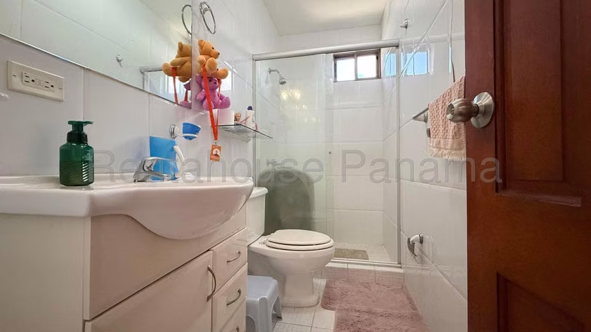 Amplio Apartamento en Alquiler en Diablo  26PPM4982