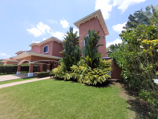 ALQUILO CASA EN CLAYTON  3 RECÁMARAS CON PISCINA PRIVADA  Y AMPLIO JARDÍN - Imagen 2