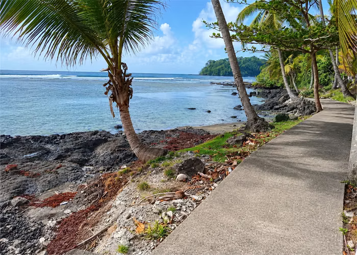 Terreno frente al mar para desarrollo turístico en Isla Grande, Panamá