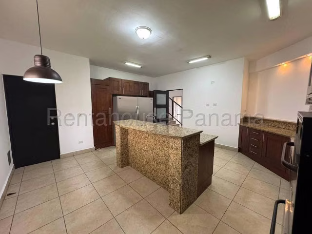 Oportunidad de Inversión! Casa en Venta en Clayton  27PPM1527