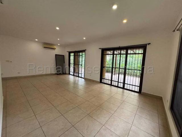Oportunidad de Inversión! Casa en Venta en Clayton  27PPM1527