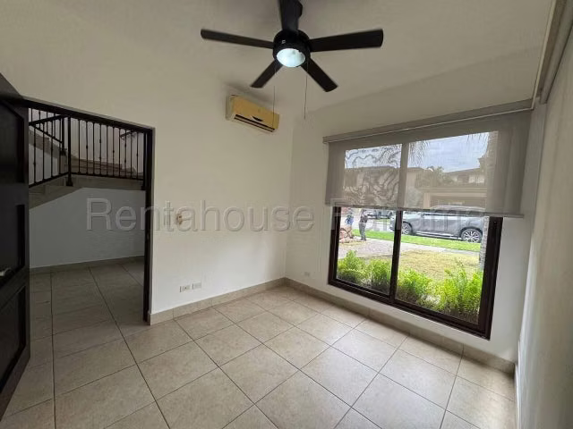 Oportunidad de Inversión! Casa en Venta en Clayton  27PPM1527