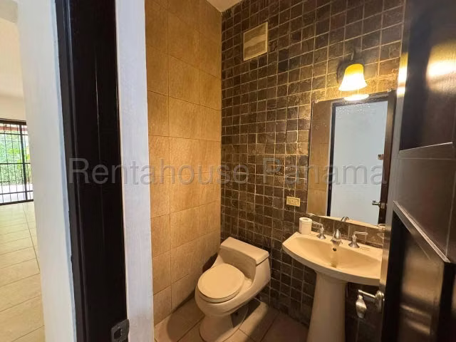 Oportunidad de Inversión! Casa en Venta en Clayton  27PPM1527