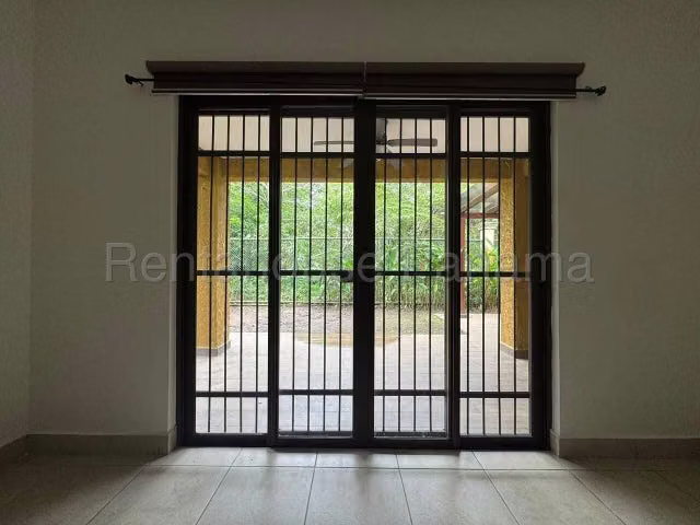Oportunidad de Inversión! Casa en Venta en Clayton  27PPM1527