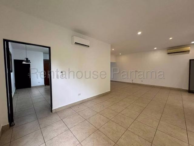 Oportunidad de Inversión! Casa en Venta en Clayton  27PPM1527
