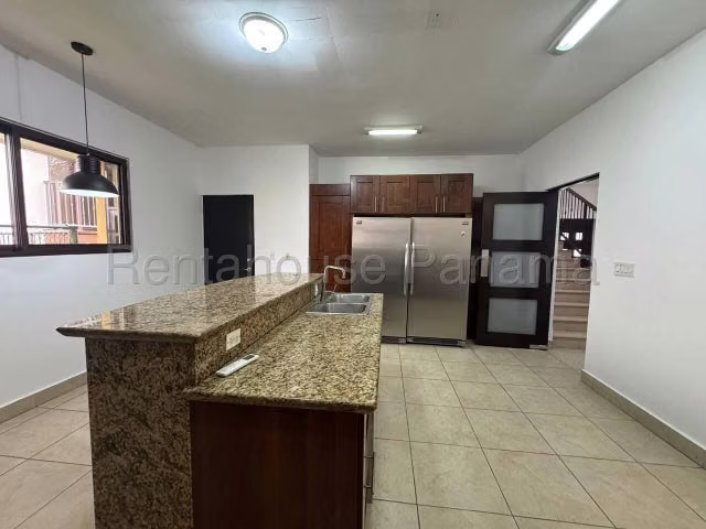 Oportunidad de Inversión! Casa en Venta en Clayton  27PPM1527