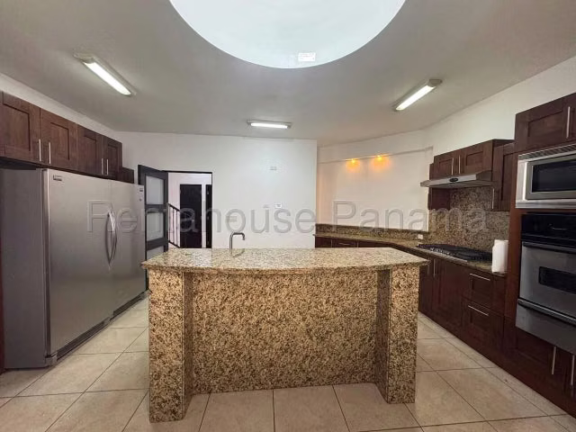 Oportunidad de Inversión! Casa en Venta en Clayton  27PPM1527
