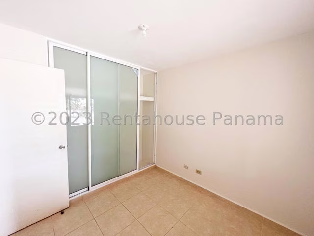 Venta de Casa esquina en Arboledas Chorrera