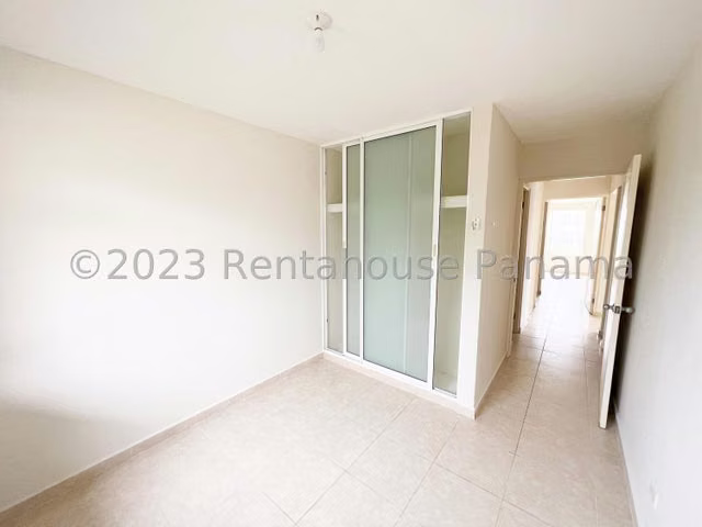 Venta de Casa esquina en Arboledas Chorrera