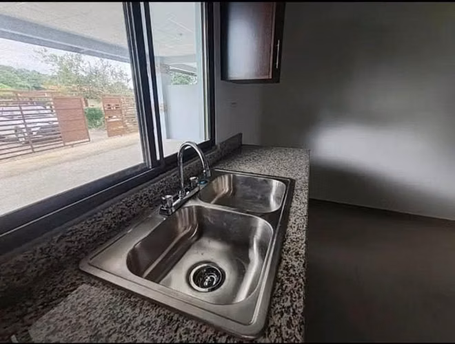 Se alquila duplex sin muebles 650.00 cerca a Terronall - Imagen 4