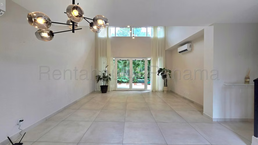 Alquiler de Casa con Línea blanca en Santa Maria The Woods EC - Imagen 3