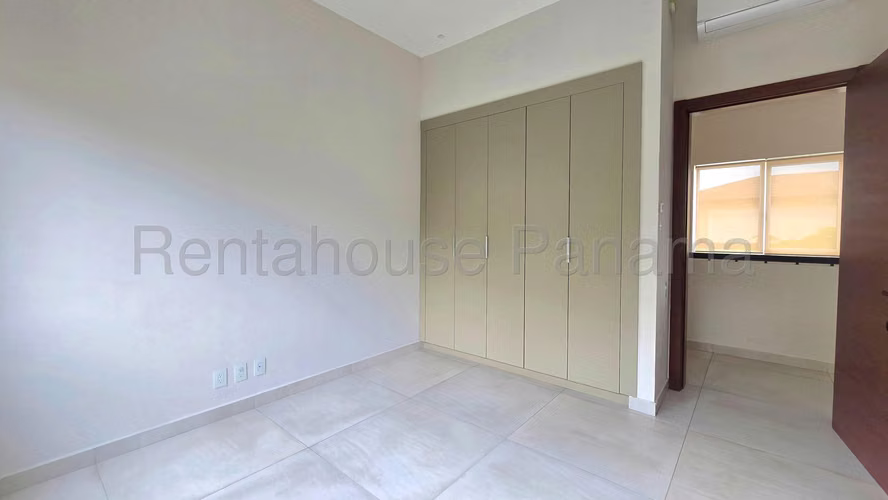 Alquiler de Casa en Santa Maria The Woods JV - Imagen 15