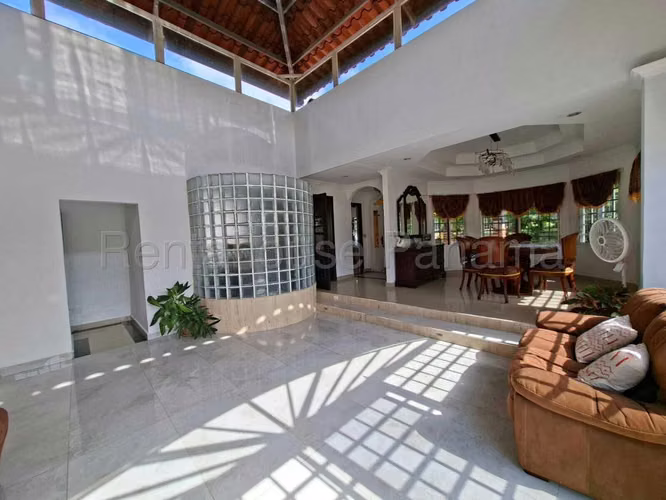 Venta de Casa en Las Cumbres Solo Cliente Directo MC