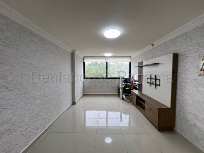 Alquilo Apartamento en Condado del Rey OF27-1987