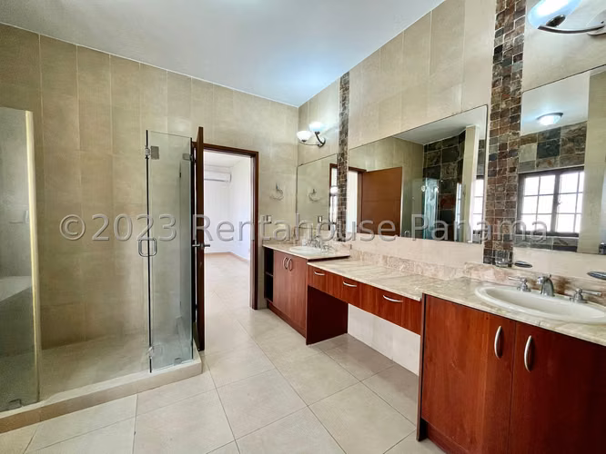 Vendo Casa en Costa Sur OF24-5776