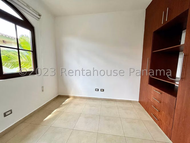 Vendo Casa en Costa Sur OF24-5776