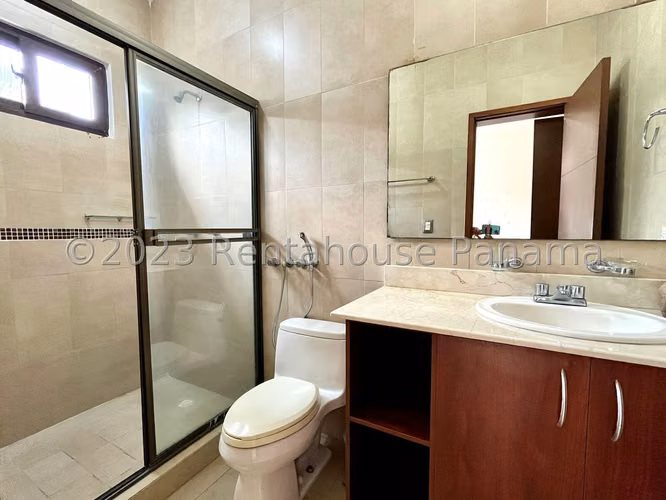Vendo Casa en Costa Sur OF24-5776