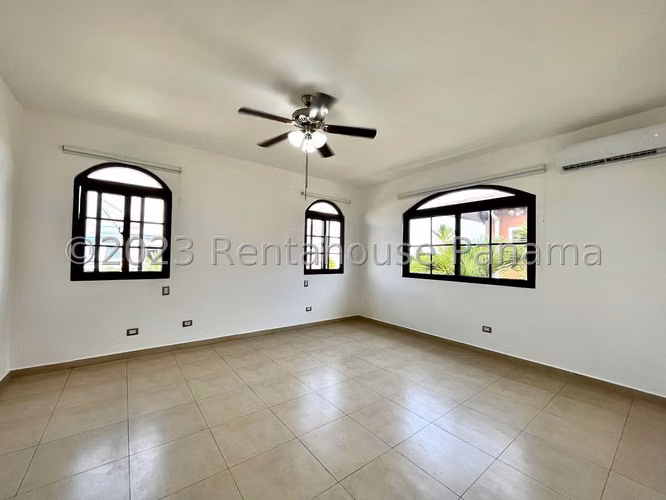 Vendo Casa en Costa Sur OF24-5776