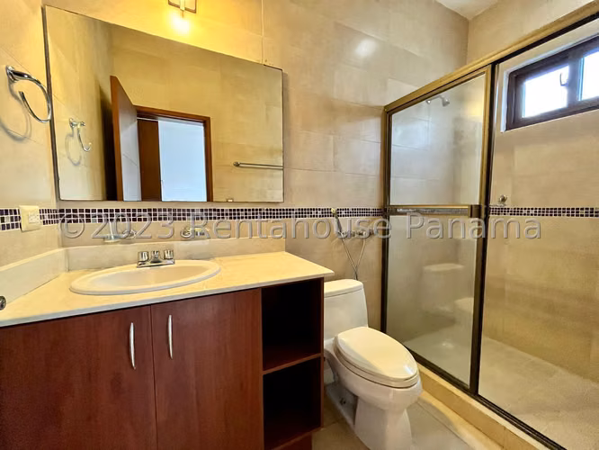 Vendo Casa en Costa Sur OF24-5776