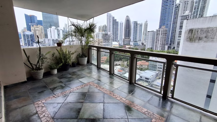 Ritz. 294mts 3r 3.5b den cbs 2est $275,000.00 - Imagen 7