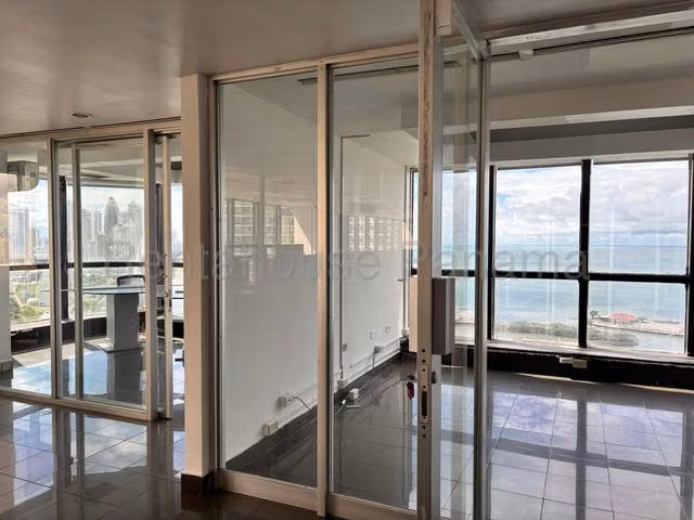 Oficina Comercial en Venta en Bella Vista JG