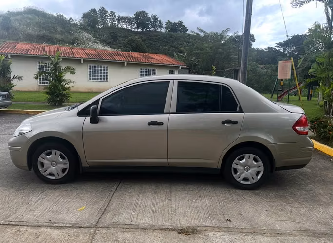 Nissan Tiida 2013