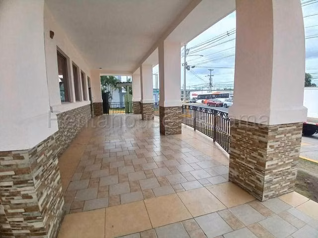 ALQUILER DE LOCAL COMERCIAL EN BRISAS DEL GOLF - Imagen 14